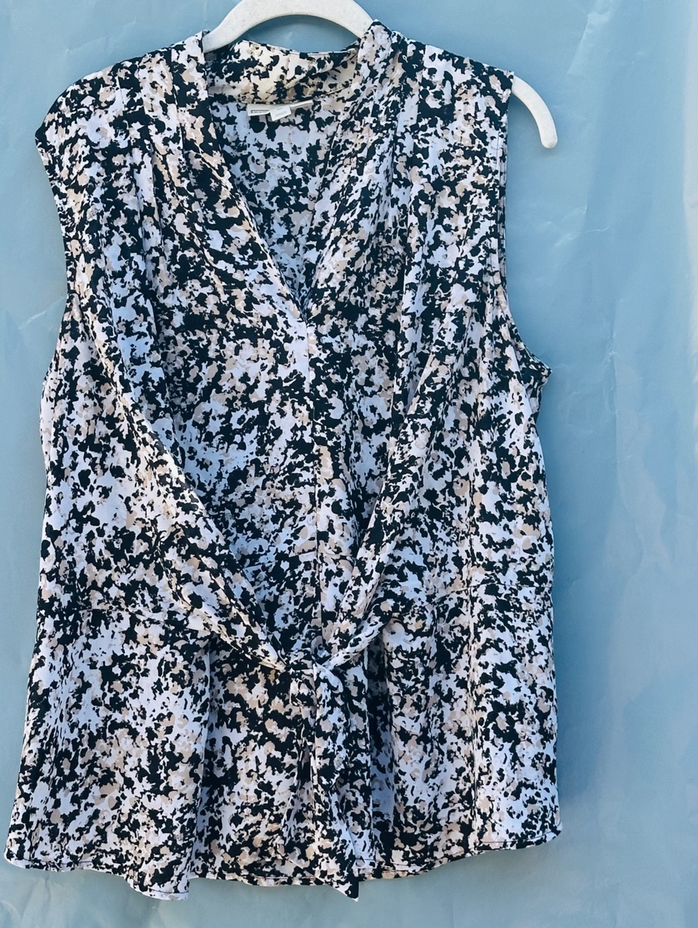 Dana Buchman Sleeveless V-Neck Black and White  Abstract Print Blouse XL